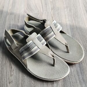 Sorel Out N About olive and khaki green thong sandals, size 7